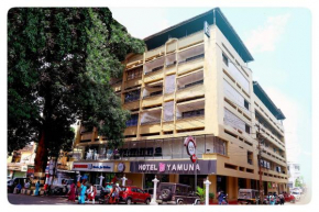 Hotel Yamuna, Adoor